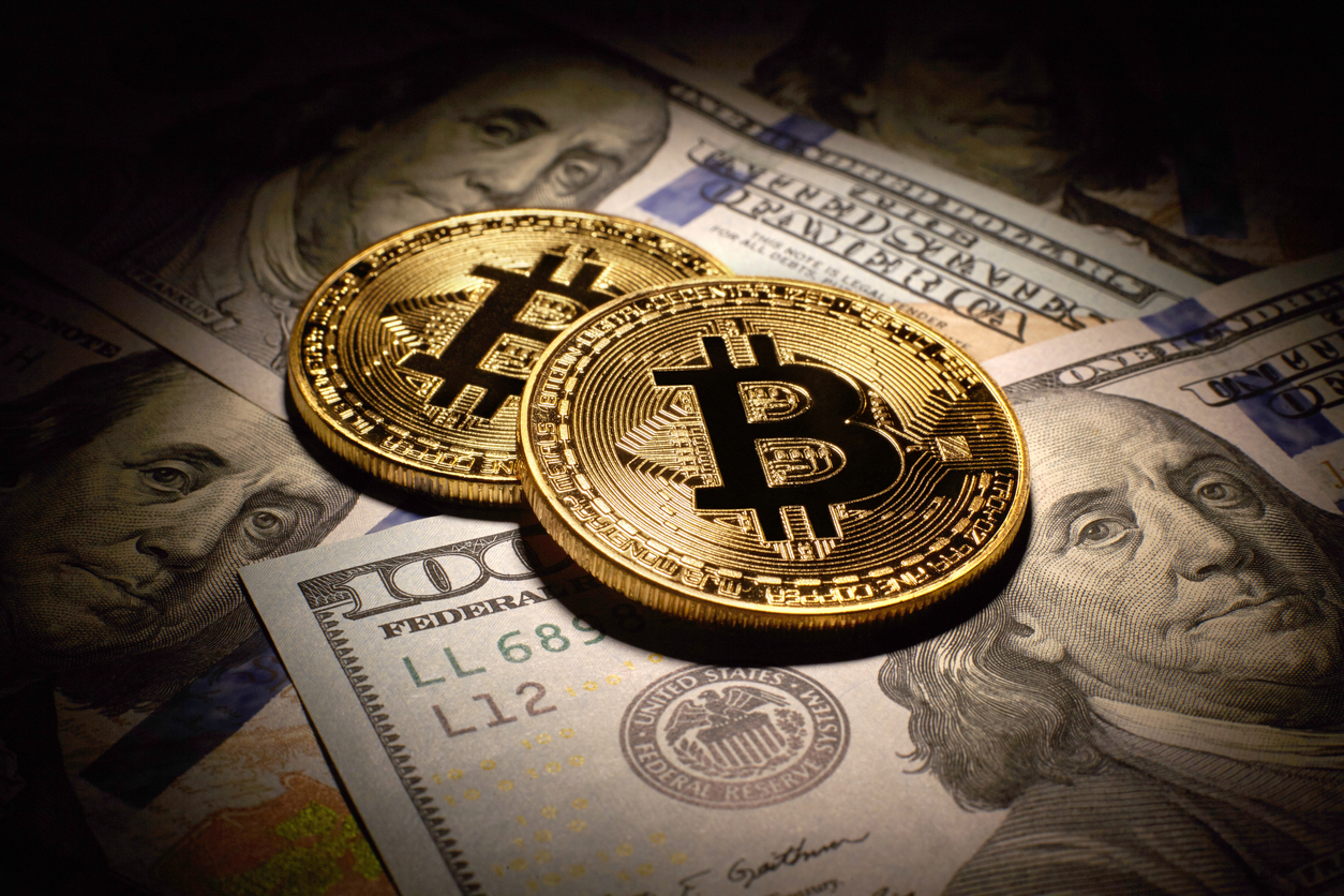 Glassnode分析：巨鲸买入比特币，小投资者为何选择抛售BTC？