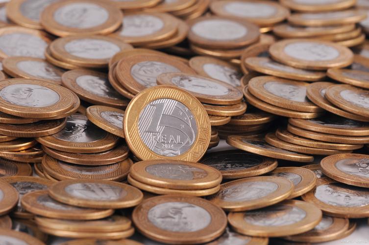 投资者信心指数为何维持犹豫区间？市场持续震荡是否增加交易难度？